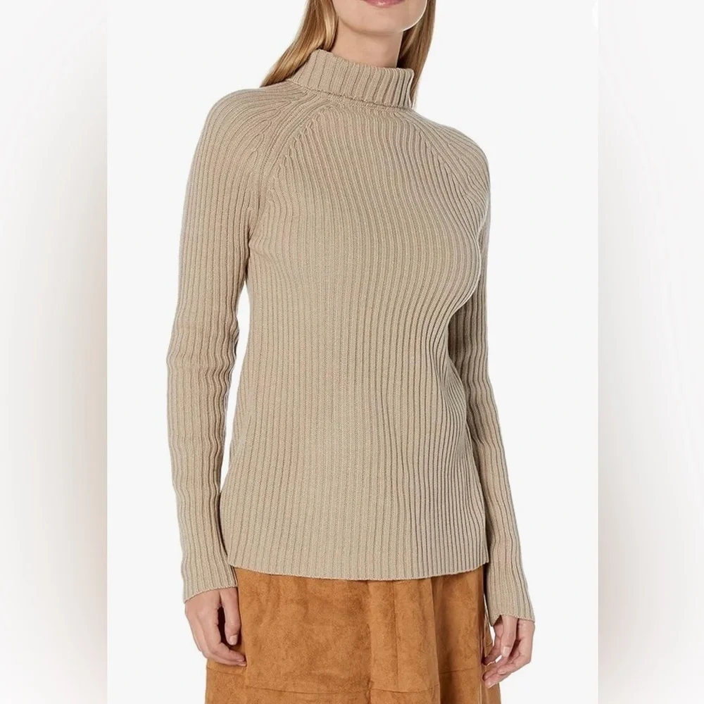 Fall turtleneck sweater with open back size small - Picture 4 of 6